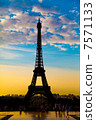 Eiffel Tower 7571133