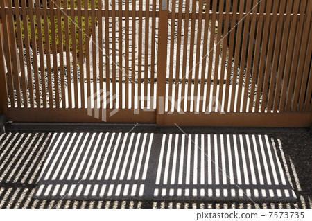 格子門的影子 7573735