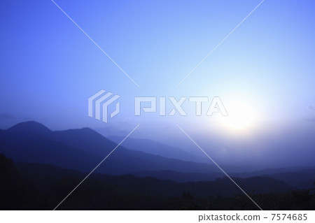 Sunrise of Mt. 7574685