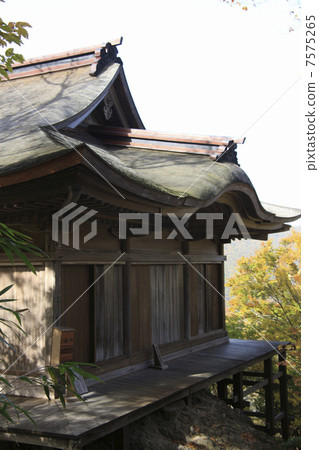 Three Buddha temple 7575265