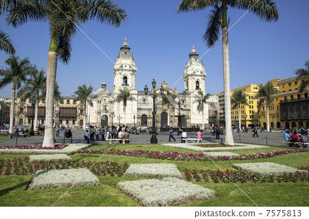 大教堂利馬老城廣場的阿馬斯 7575813