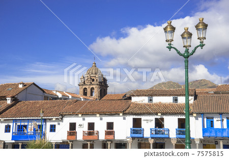 從Plaza de Armas La Merce教堂和Cuzco修道院 7575815