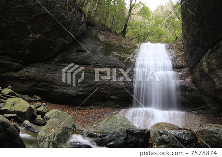 Waterfall in the back of the Namerikawa Valley Waterfall in the back of the Namerikawa Valley 7578874