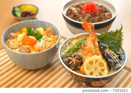Bowl of rice dishes 7581021