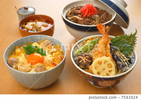 Bowl of rice dishes 7581024