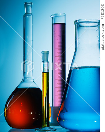 Assorted laboratory glassware equipment 7581208