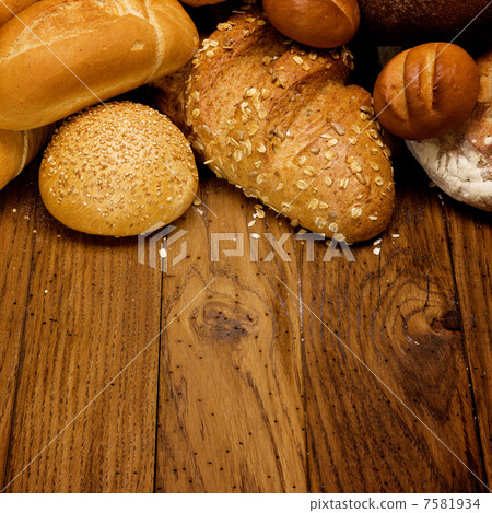 assortment of baked bread 7581934