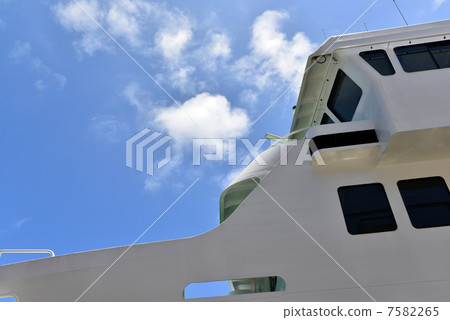 Remote island ship 7582265