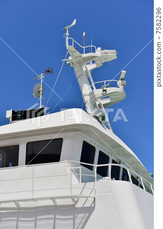 Remote island ship 7582296