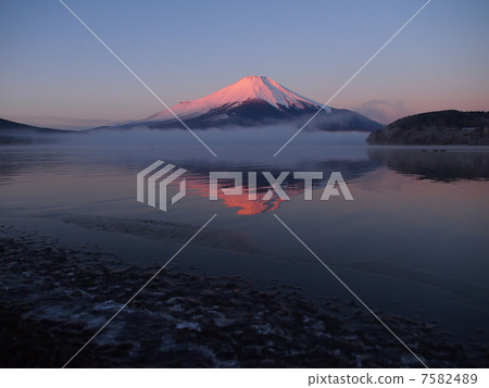 日出時的富士山 7582489