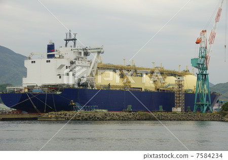 LNG tanker 7584234