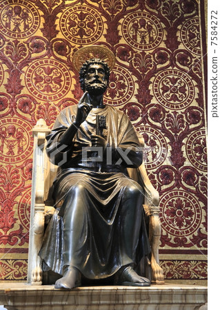 Bronze statue of Saint Peter 7584272