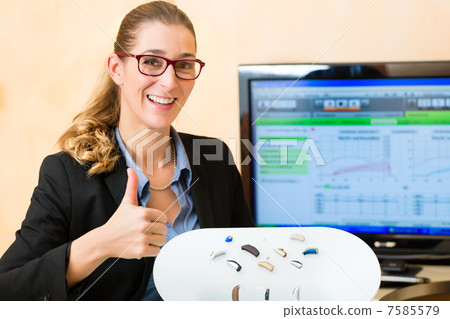 Presentation of hearing aid 7585579