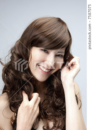 一個戴假髮的女人 一個戴假髮的女人 7587075