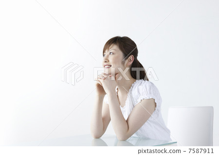 女性肖像 女性肖像 7587911