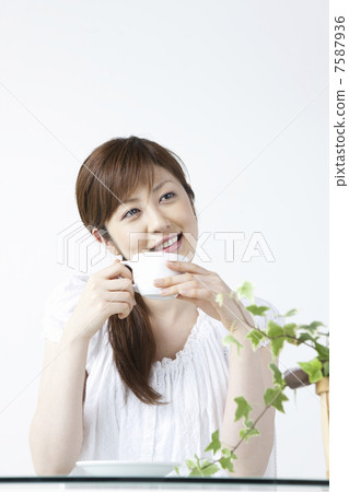 Relaxing woman Relaxing woman 7587936