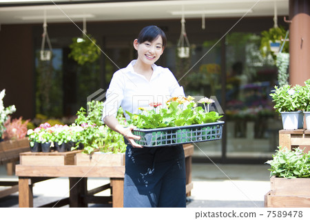 一位來自花店職員的女人 一位來自花店職員的女人 7589478