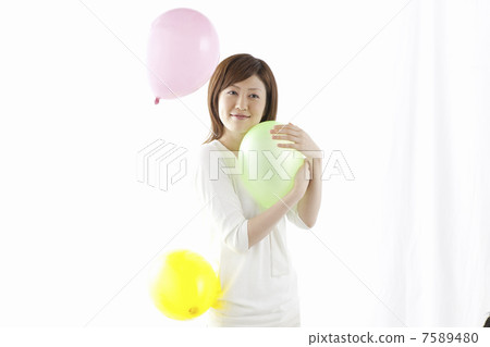 拿著氣球的婦女 拿著氣球的婦女 7589480