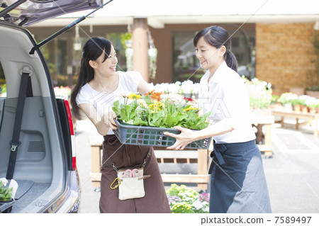 一位來自花店職員的女人 一位來自花店職員的女人 7589497