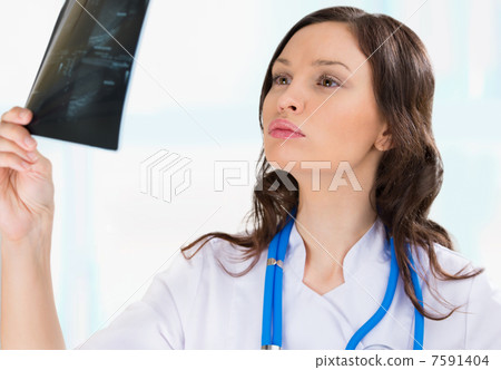 Female doctor looking at a testicles ultrasound results 7591404