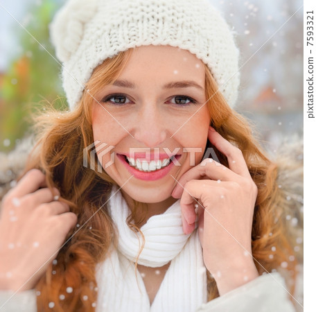 Portrait of beautiful young red hair woman outdoors in winter lo 7593321