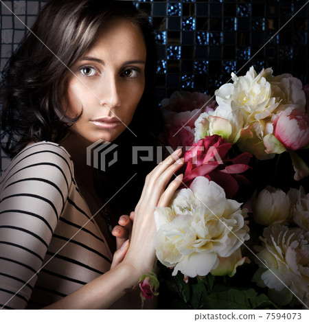 Beautiful fashionable woman portrait indoors at vintage luxury i Beautiful fashionable woman portrait indoors at vintage luxury i 7594073