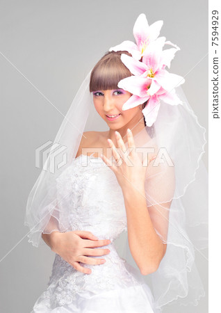 Happy young bride in wedding dress with flower decoration in hai Happy young bride in wedding dress with flower decoration in hai 7594929