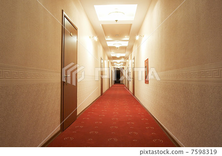 long corridor 7598319