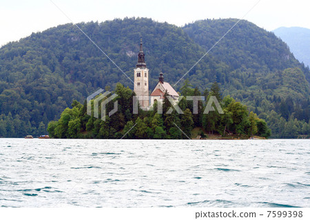 Lake Bled in Slovenia and the Church of the Assumption of the Virgin Mary 7599398