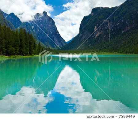 Alpine summer lake view 7599449