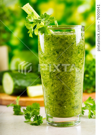 green vegetable juice green vegetable juice 7600041