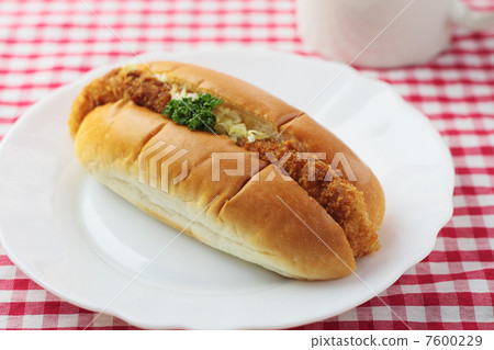 Croquette bread on the table 7600229