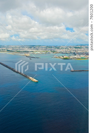 Naha city view from the sky (aerial view) (Naha city, Okinawa Prefecture) Naha city view from the sky (aerial view) (Naha city, Okinawa Prefecture) 7601200