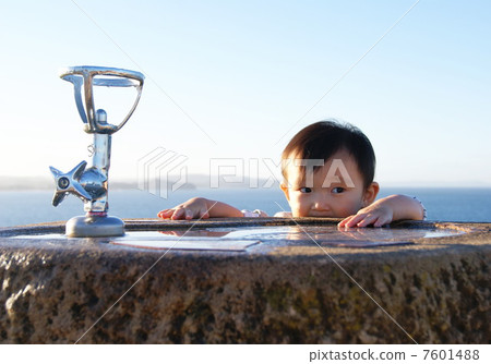 一個渴了的熱男孩 7601488