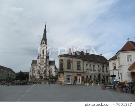 Visiting the city of Hungary (Central Church of Kusegu) 7601587