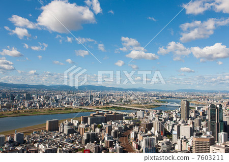 從北京大阪的小鎮俯瞰淀川 從北京大阪的小鎮俯瞰淀川 7603211