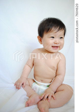 Baby with a whole body naked smile 7604620