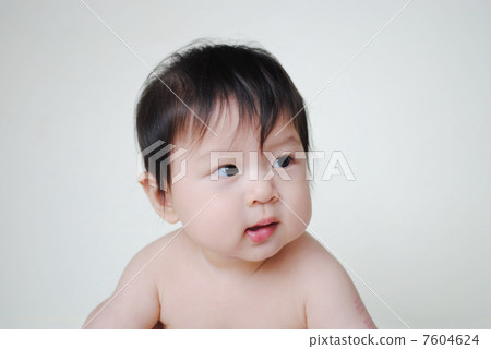 A baby giving a gaze A baby giving a gaze 7604624