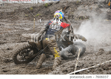 Toppling over 7606037