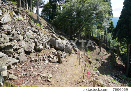 [Continued 100 Fine Castles in Japan] Wakasa Onigajo, the collapsed Ishigaki, Wakasa Town, Yazu District, Tottori Prefecture 7606069