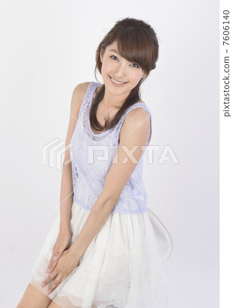 Portrait of women in their twenties 7606140