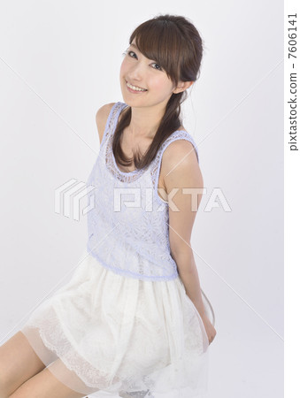 Portrait of women in their twenties 7606141