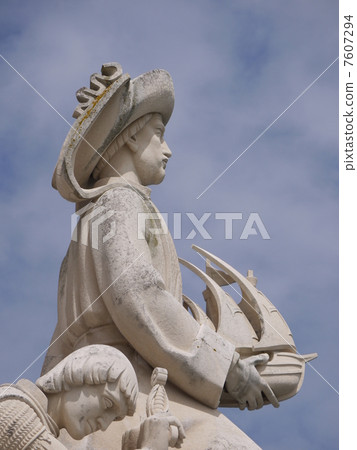 Monument of discovery 7607294