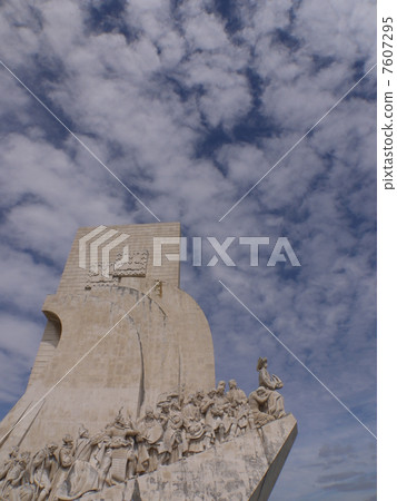 Monument of discovery 7607295