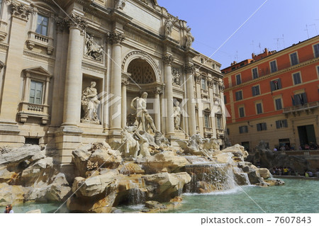  Trevi Fountain 7607843