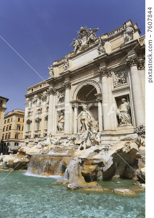  Trevi Fountain 7607844