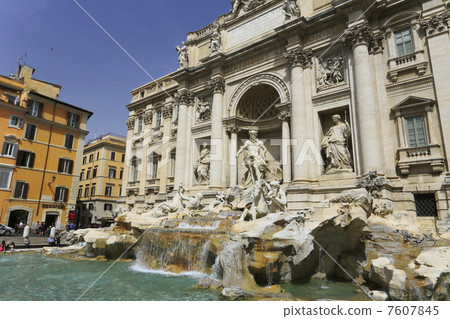  Trevi Fountain 7607845