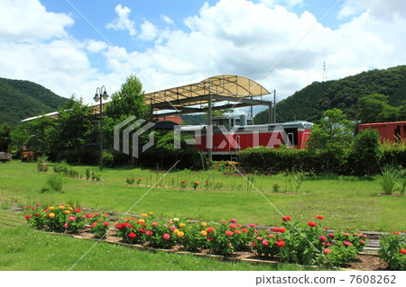 在一邊鐵路的吉原車站大廈 7608262