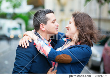 Happy couple looking at each other on the street 7609796