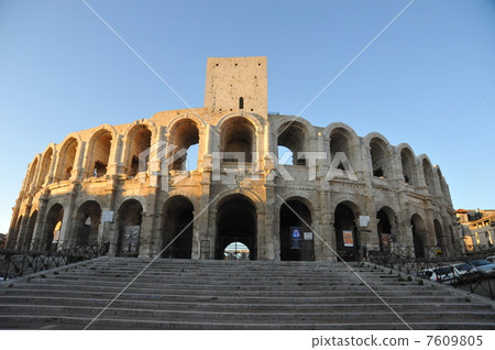 Arles' round amphitheater 7609805